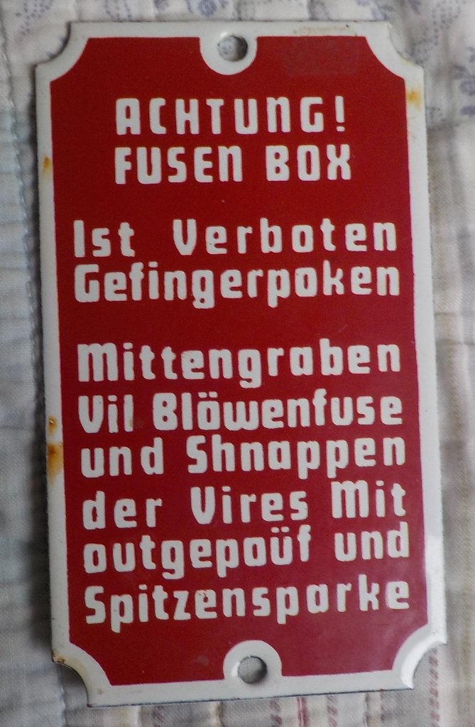Vintage metalen emaille bordje Fusen box, Verzamelen, Merken en Reclamevoorwerpen, Ophalen of Verzenden, Zo goed als nieuw, Reclamebord