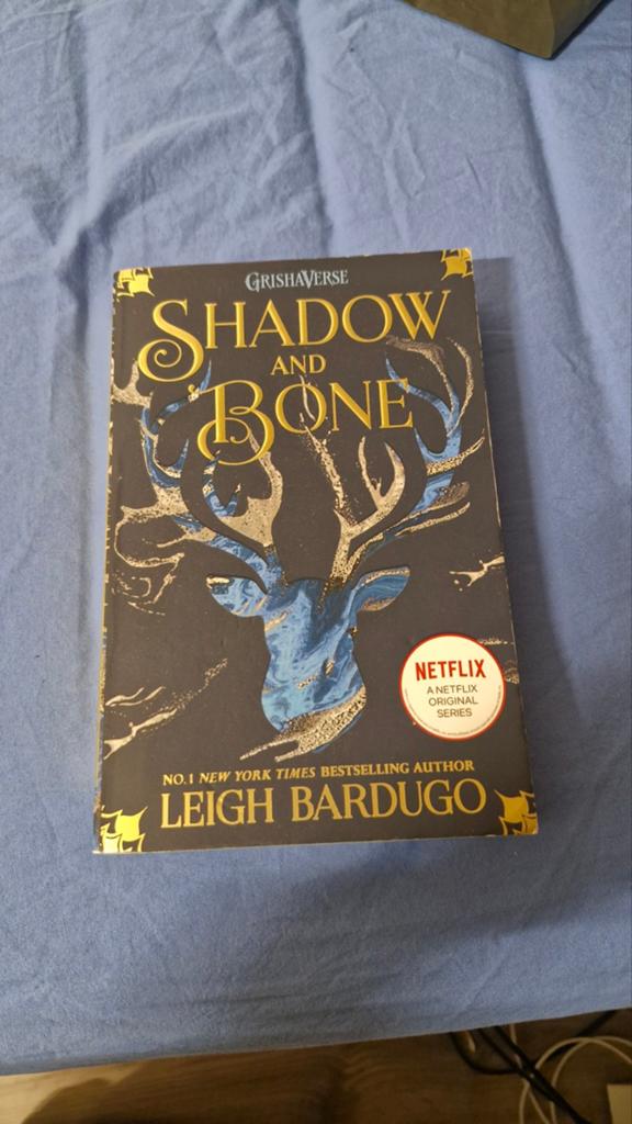 Shadow and bone, Ophalen of Verzenden