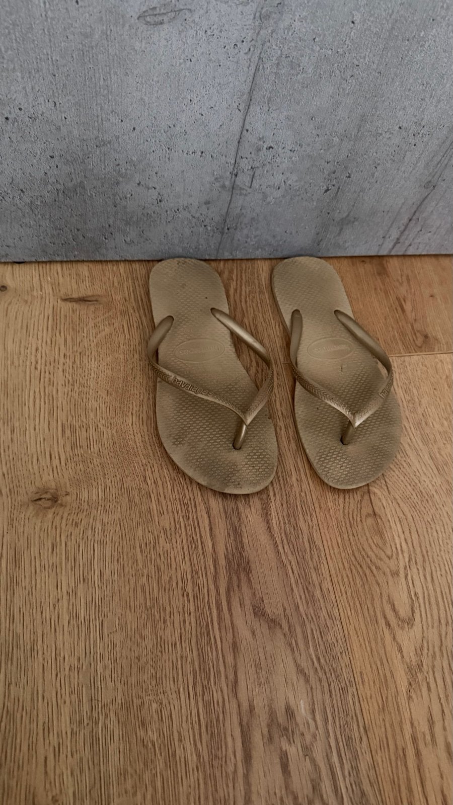 Gouden Havaianas Slippers - Maat 35/36, Verzenden, Gedragen, Overige kleuren, Slippers