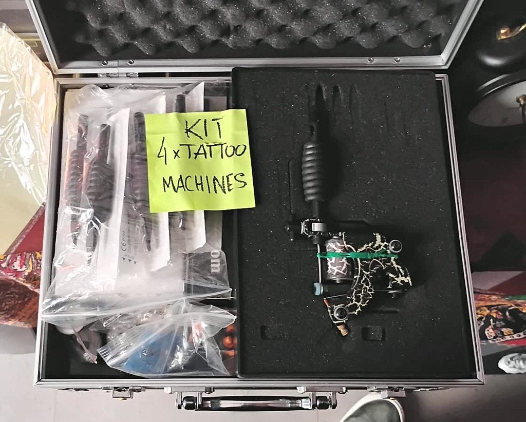 Tattoo set 4x machines + aluminium koffer + naalden grips, Hobby en Vrije tijd, Overige Hobby en Vrije tijd, Ophalen of Verzenden