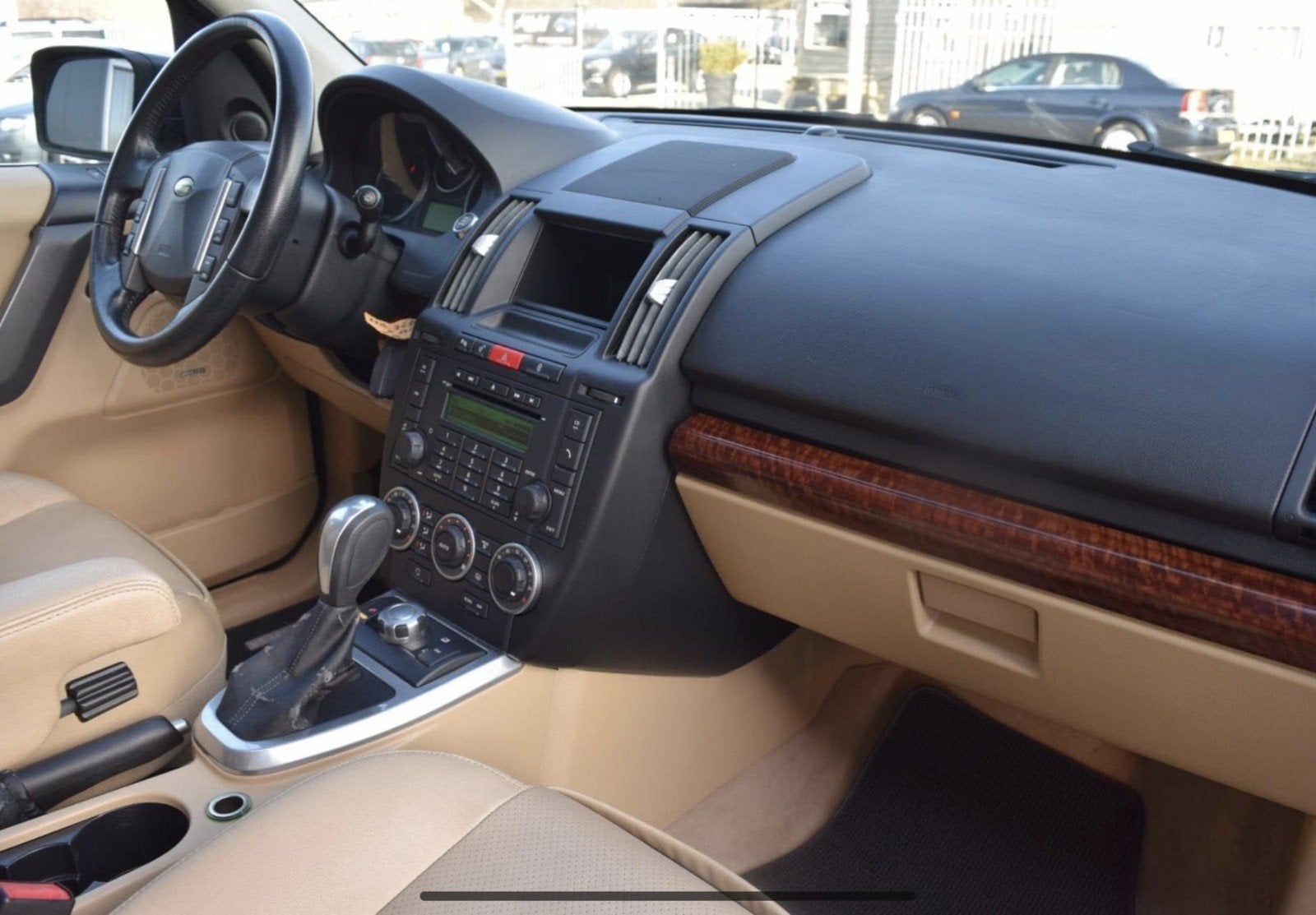 Land Rover Freelander 2.2 TD4 AUT 2008 Zwart, Auto's, Automaat, Beige, 4 cilinders, 2000 kg