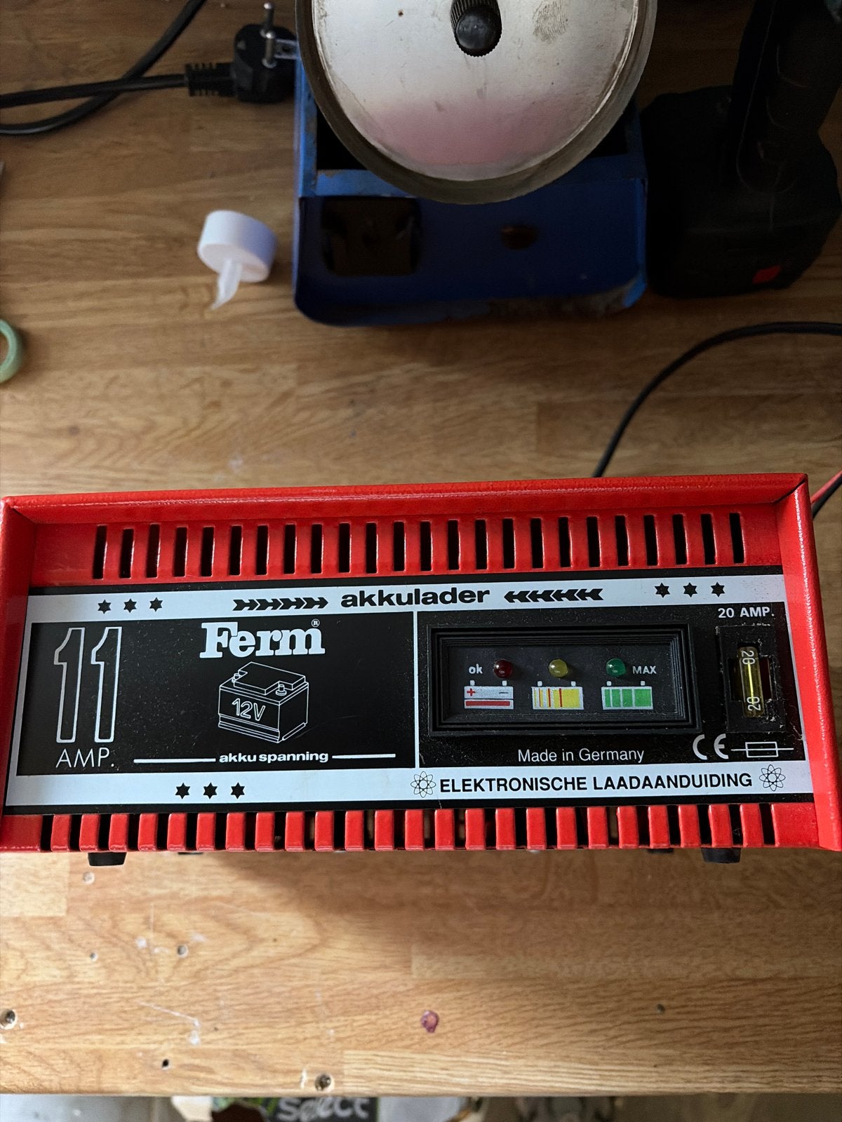 Ferm Acculader 11 Amp, Gebruikt, Universele onderdelen