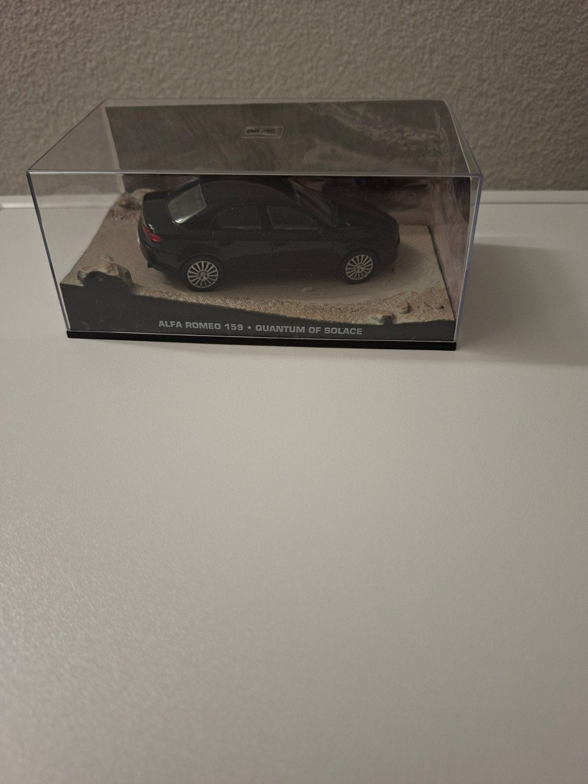 James Bond Alfa Romeo 159  1:43, Ophalen of Verzenden, Zo goed als nieuw, Auto, Overige merken