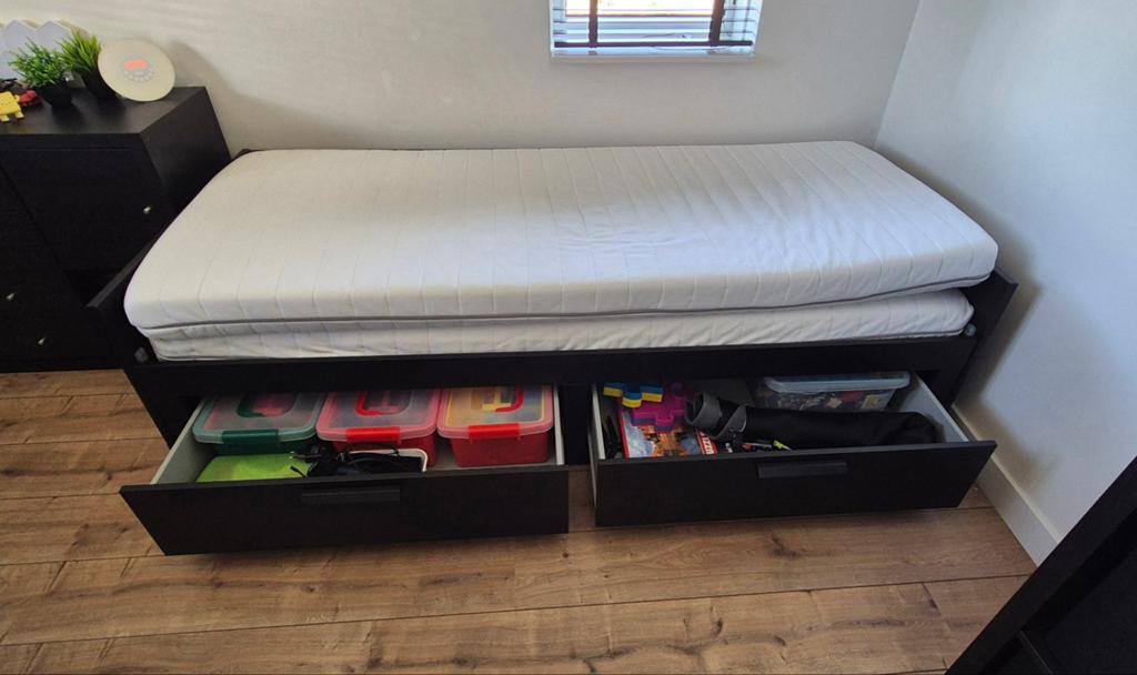 Ikea Brimnes bed met opberglades en matrassen, 85 tot 100 cm, Zo goed als nieuw, 180 cm of meer, Ophalen