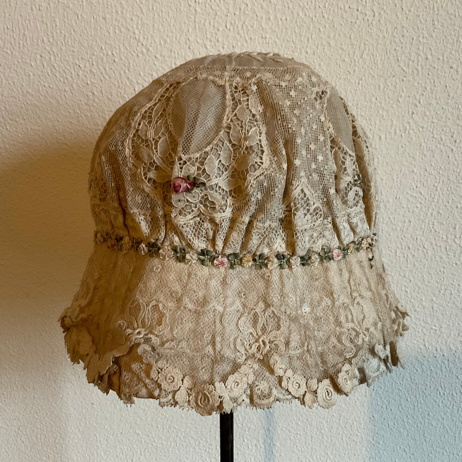 Antieke bonnet *tres jolie Duiven*, Verzenden