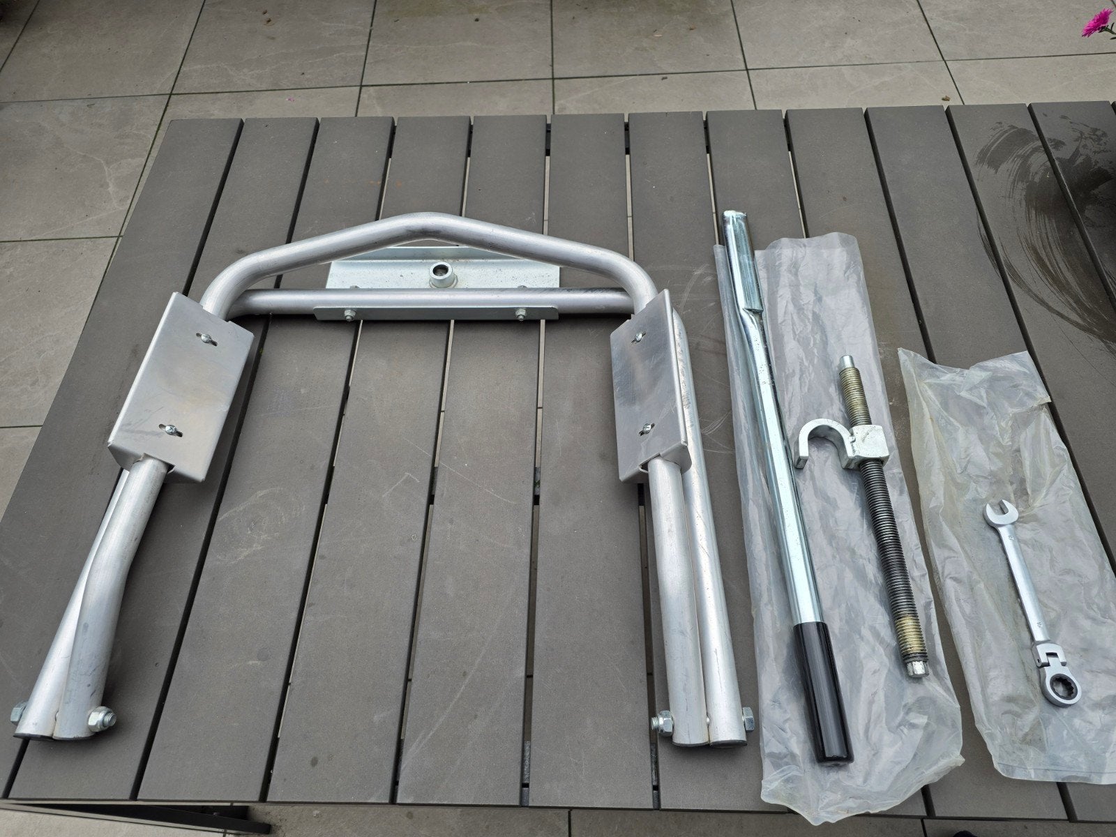 Milenco aluminium leveller incl. tas en ratelsleutel, Ophalen, Gebruikt
