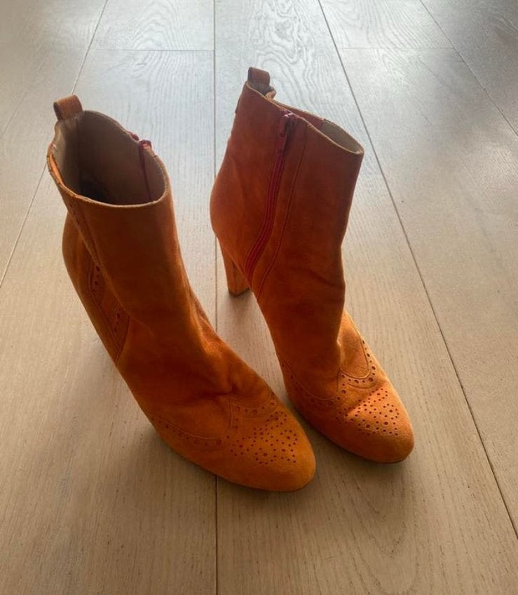 Lilian laarzen 43 hakken, Lage of Enkellaarzen, Oranje, Ophalen of Verzenden, Zo goed als nieuw