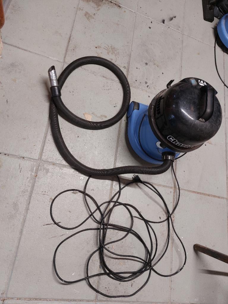 1 blauwe stofzuiger voor water en stof numatic, Ophalen, Gebruikt, 1200 tot 1600 watt, Waterstofzuiger