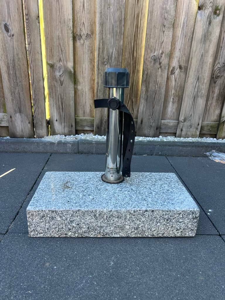 Granieten parasolvoet - stevig en stijlvol, Tuin en Terras, Parasols, Ophalen of Verzenden, Gebruikt, Minder dan 1 meter, Parasolvoet