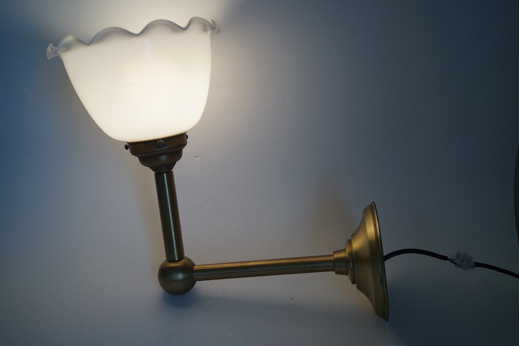 vintage wandlamp messing opaline wit glas rok kap porselein, Gebruikt, Overige merken, Wandlamp, Meerkleurig