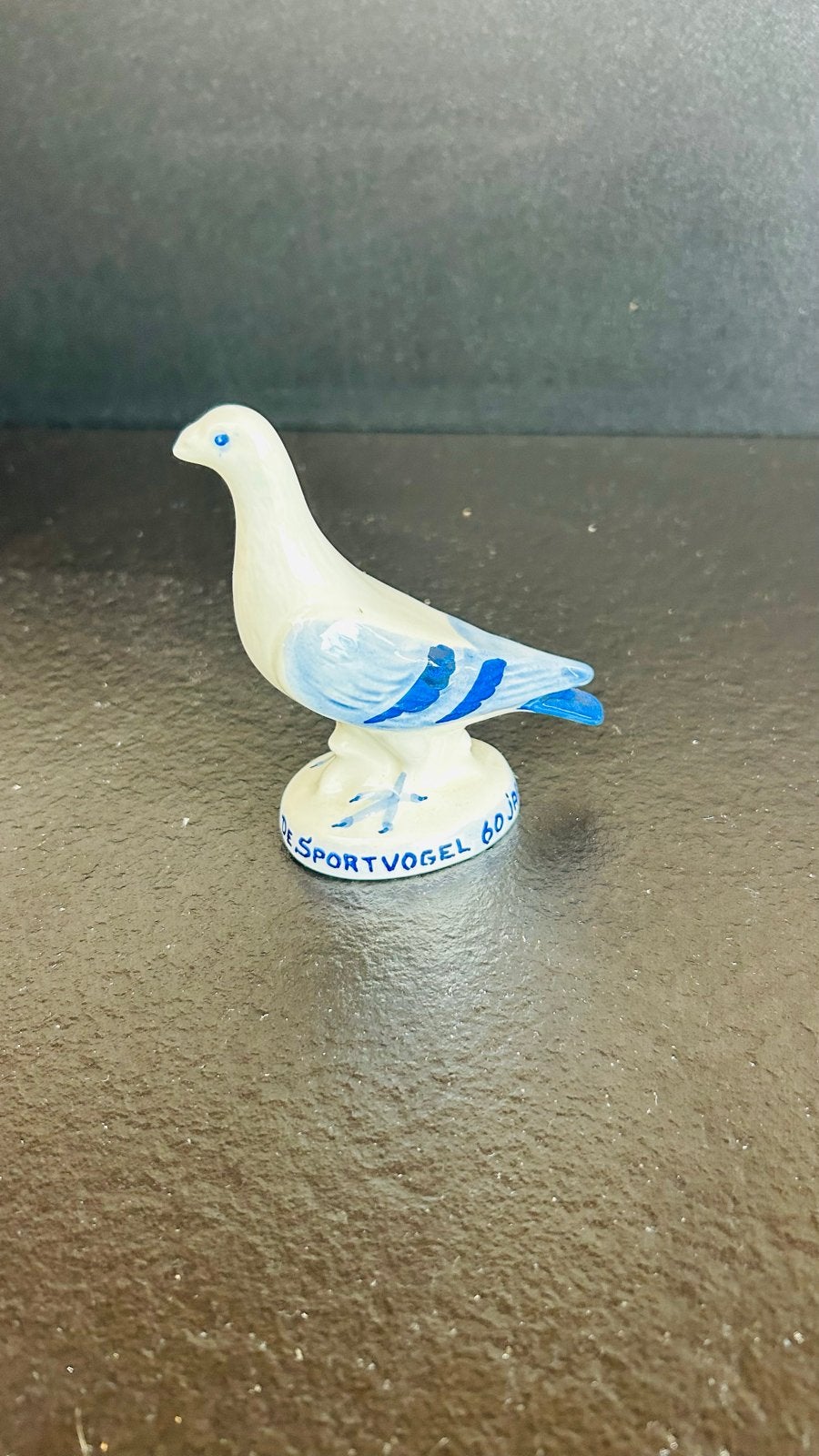 Delfts Blauw Duifje - De Sportvogel 60 Jaar (2013), Ophalen, Zo goed als nieuw, Dier
