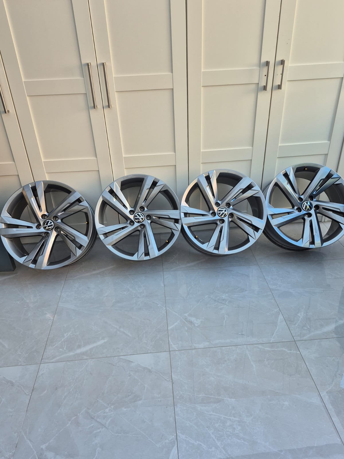 Originele 19 inch lichtmetalen VW Tiguan valencia, Auto-onderdelen, Banden en Velgen, Velg(en), Nieuw, 235 mm, Zomerbanden
