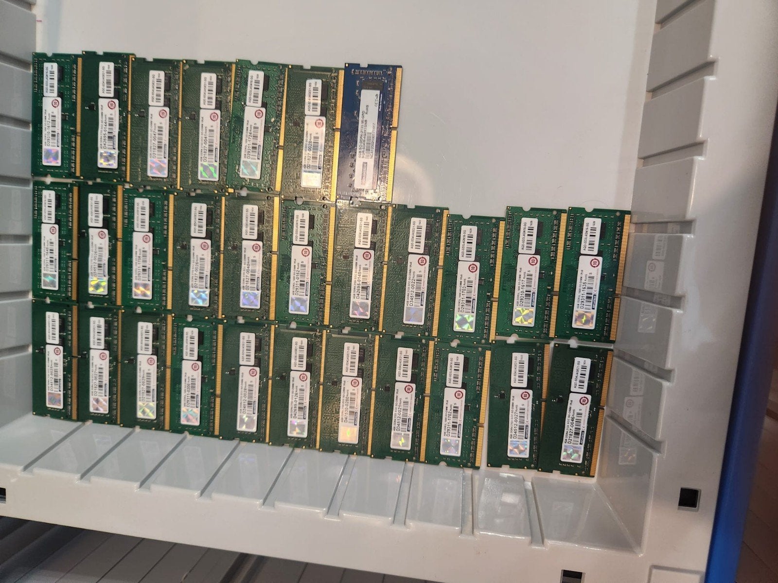 28 stuks 4GB DDR4-2133 ECC SO-DIMM RAM, Gebruikt, Server, DDR4, Ophalen of Verzenden
