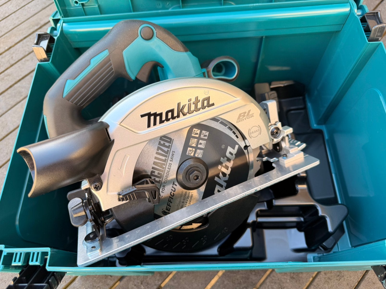 Nieuwe Makita DHS660ZJ 18V cirkelzaag in Mbox - 165mm, Doe-het-zelf en Verbouw, Cirkelzaag, Ophalen of Verzenden, Zo goed als nieuw