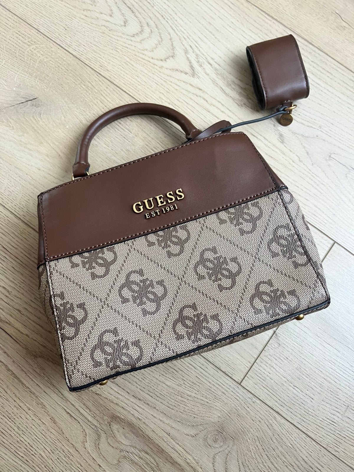 GUESS handtas bruin/beige – monogram – zeer goede staat, Ophalen of Verzenden, Zo goed als nieuw, Beige, Handtas