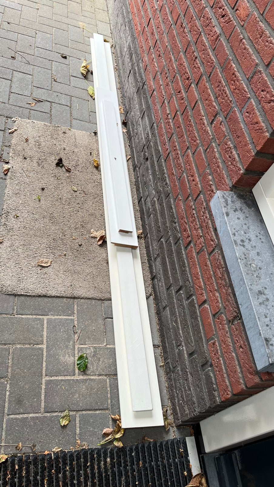Gratis vier restanten hardhouten plinten meranti gegrond, Ophalen, Nieuw, Overige materialen, Plinten