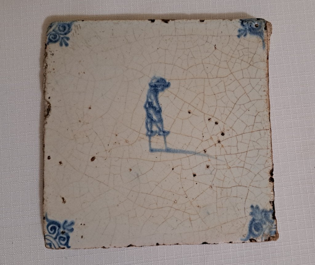 17e eeuwse tegel kinderspel steltloper antiek wandtegel, Antiek en Kunst, Antiek | Wandborden en Tegels, Verzenden