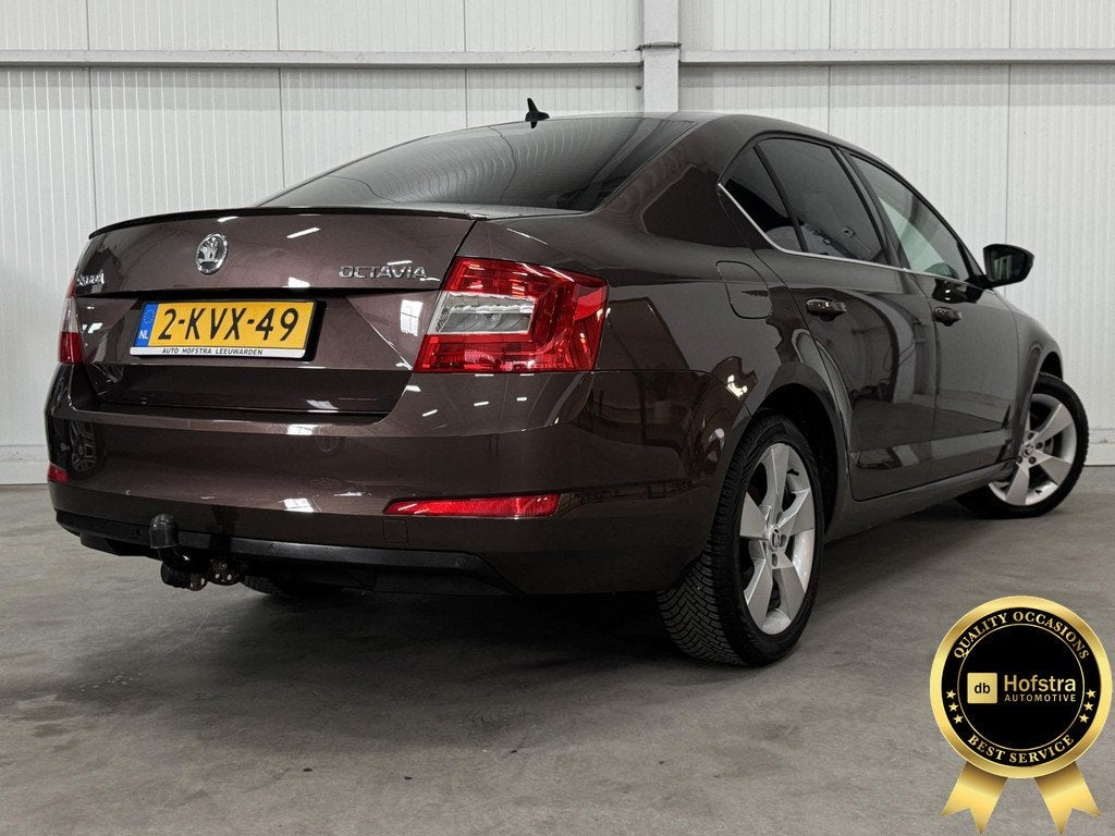 Skoda Octavia 1.8 TSI Greentech Elegance 180 PK AUTOMAAT NAV, Auto's, Skoda, Euro 5, Stof, Gebruikt, Zwart