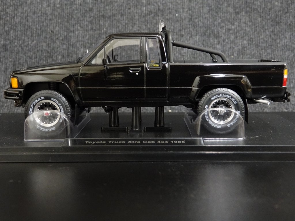 KK-Scale 1:18 Toyota Hilux Back to the Future II en Morty, Overige merken, Auto, Nieuw, Ophalen of Verzenden