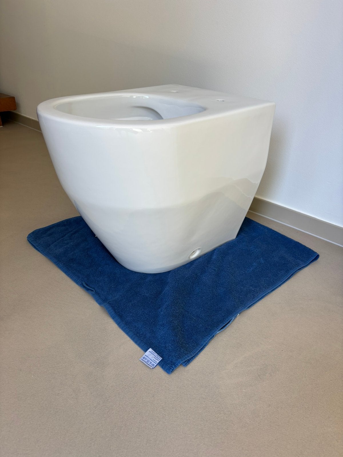 Nieuw Laufen staand toilet /bijpassende SoftClose-wc-bril., Ophalen, Nieuw, Wit
