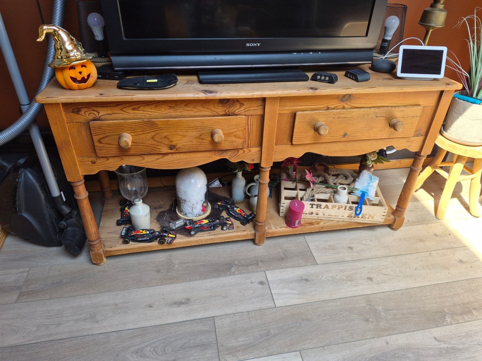 Rustieke houten sidetable met lades en opbergplank, Ophalen