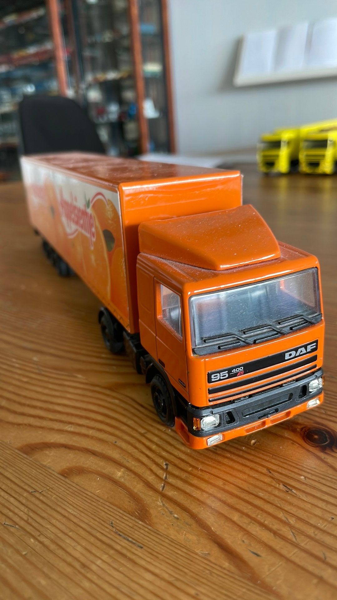 Daf 95 400 Ati truck met oplegger “Appelsientje “, Ophalen of Verzenden, Zo goed als nieuw, Bus of Vrachtwagen, Lion Toys