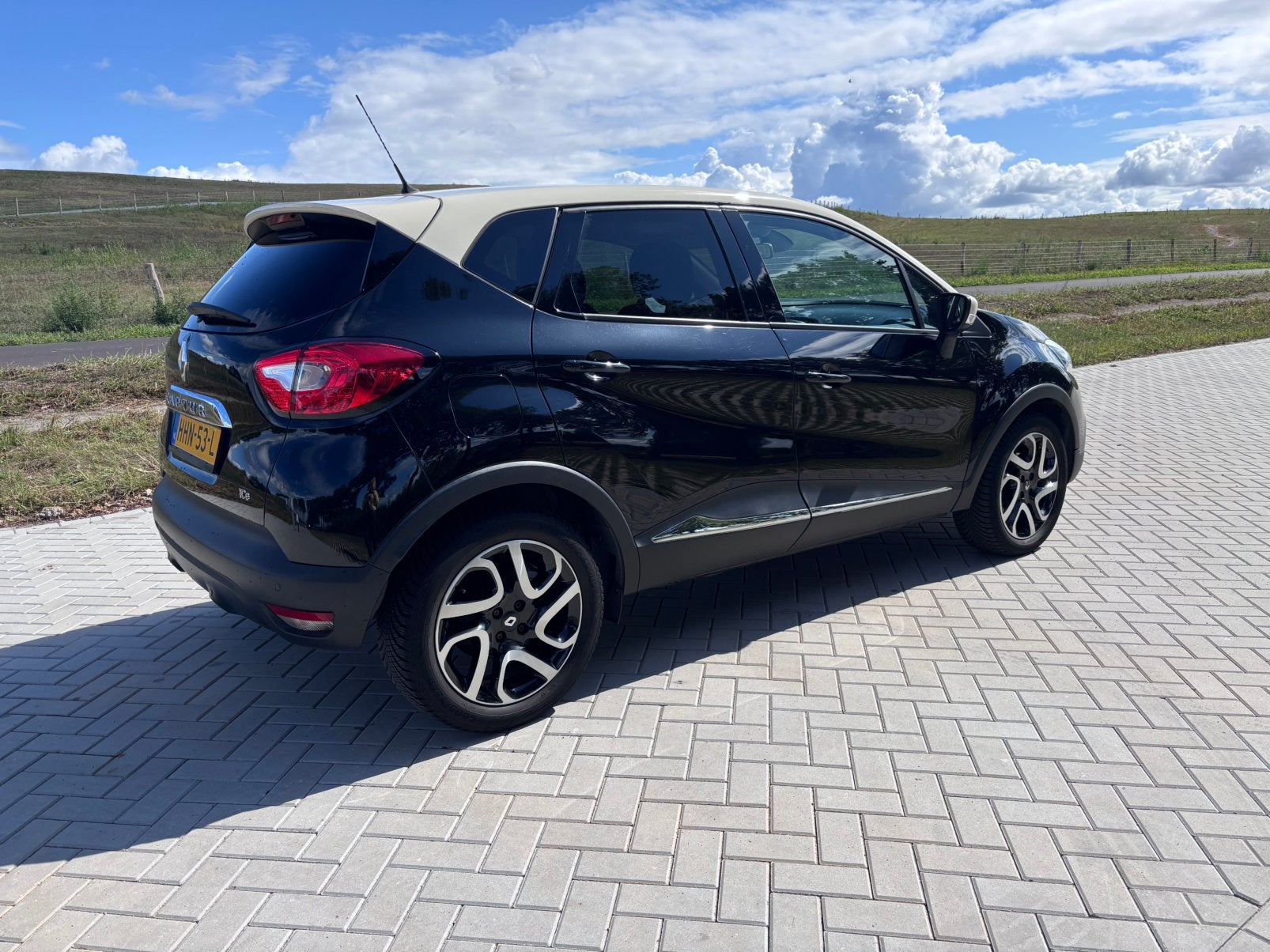 Renault Captur 1.2 TCE 120 EDC 2015 Zwart automaat, Stof, 625 kg, 4 cilinders, Zwart