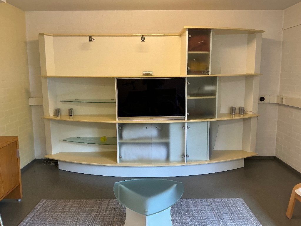 Moderne TV-meubel/wandkast met opbergruimte, Huis en Inrichting, Ophalen, 250 tot 300 cm, Overige houtsoorten, 150 tot 200 cm