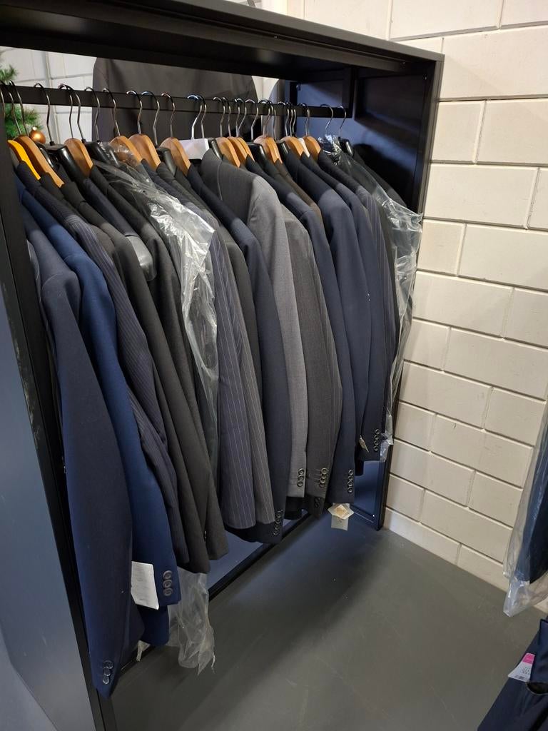 Mooie Restpartij representatieve kleding., Ophalen, Nieuw