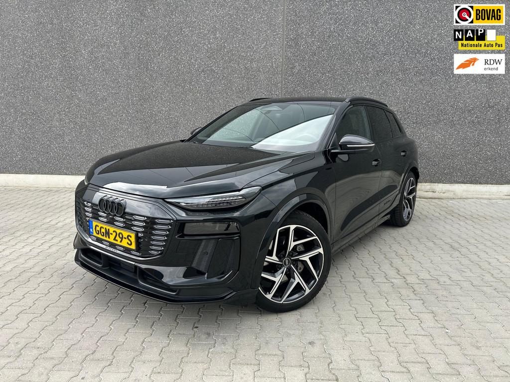 Audi Q6 e-tron S edition 100 kWh | 360 CAMERA | LUCHTVERIN, Auto's, Audi, Gebruikt, 100 kWh, Leder en Stof, Zwart