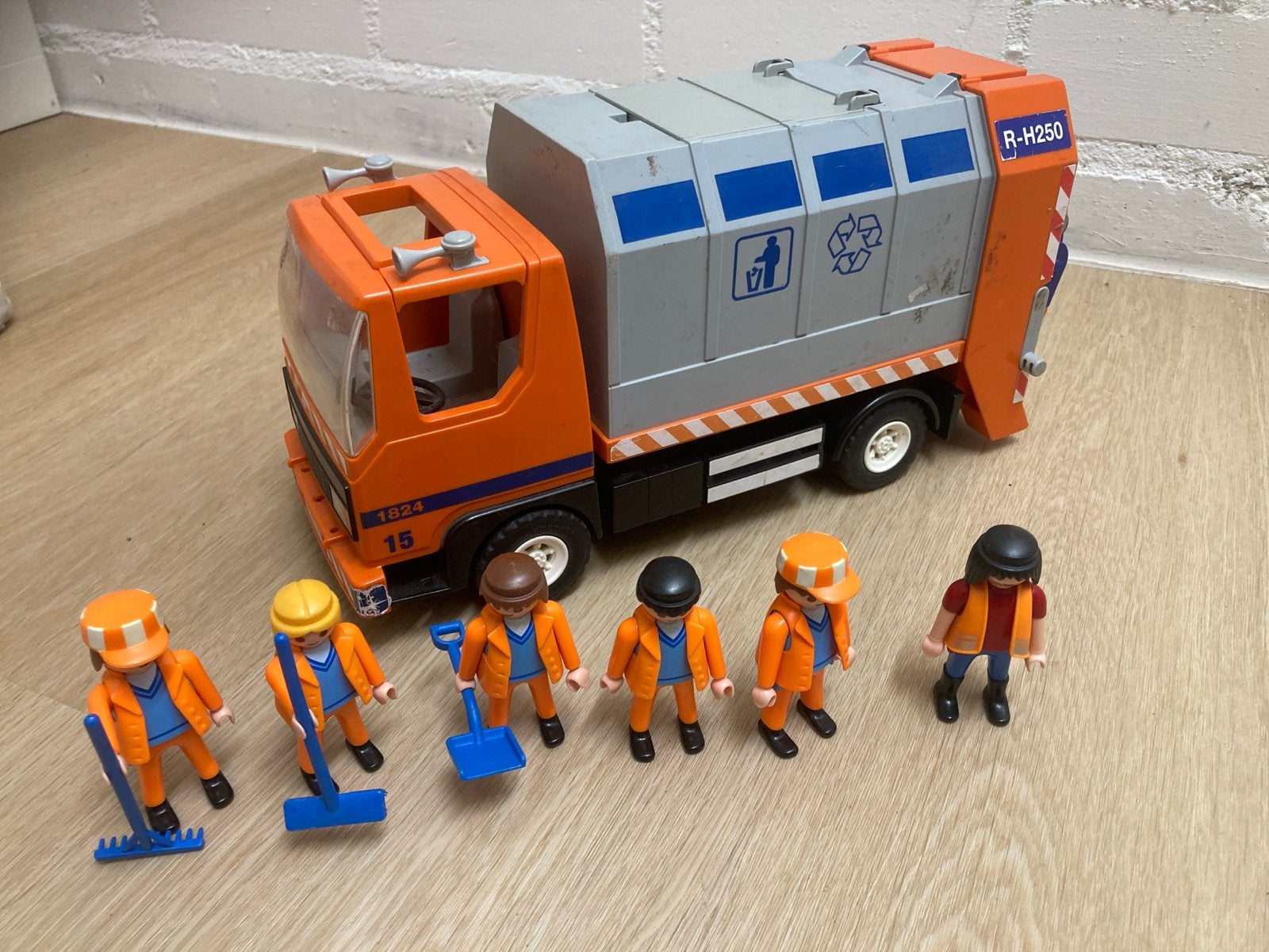 Playmobil vuilniswagen met 6 poppetjes, Ophalen of Verzenden, Gebruikt