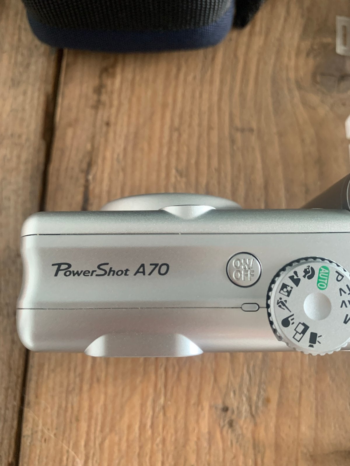Foto 2 van Canon PowerShot A70 Compactcamera met Samsonite tas