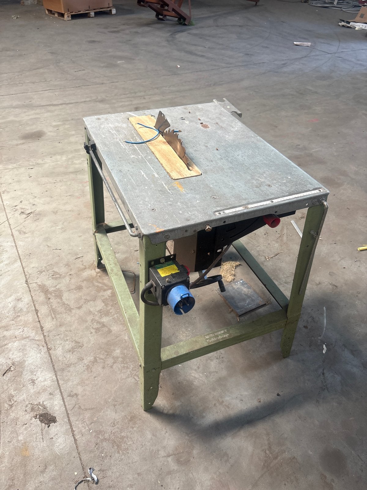 Robuuste Tafelzaag - Ideaal voor Werkplaats, Doe-het-zelf en Verbouw, Ophalen, Gebruikt, Cirkelzaag, 600 tot 1200 watt