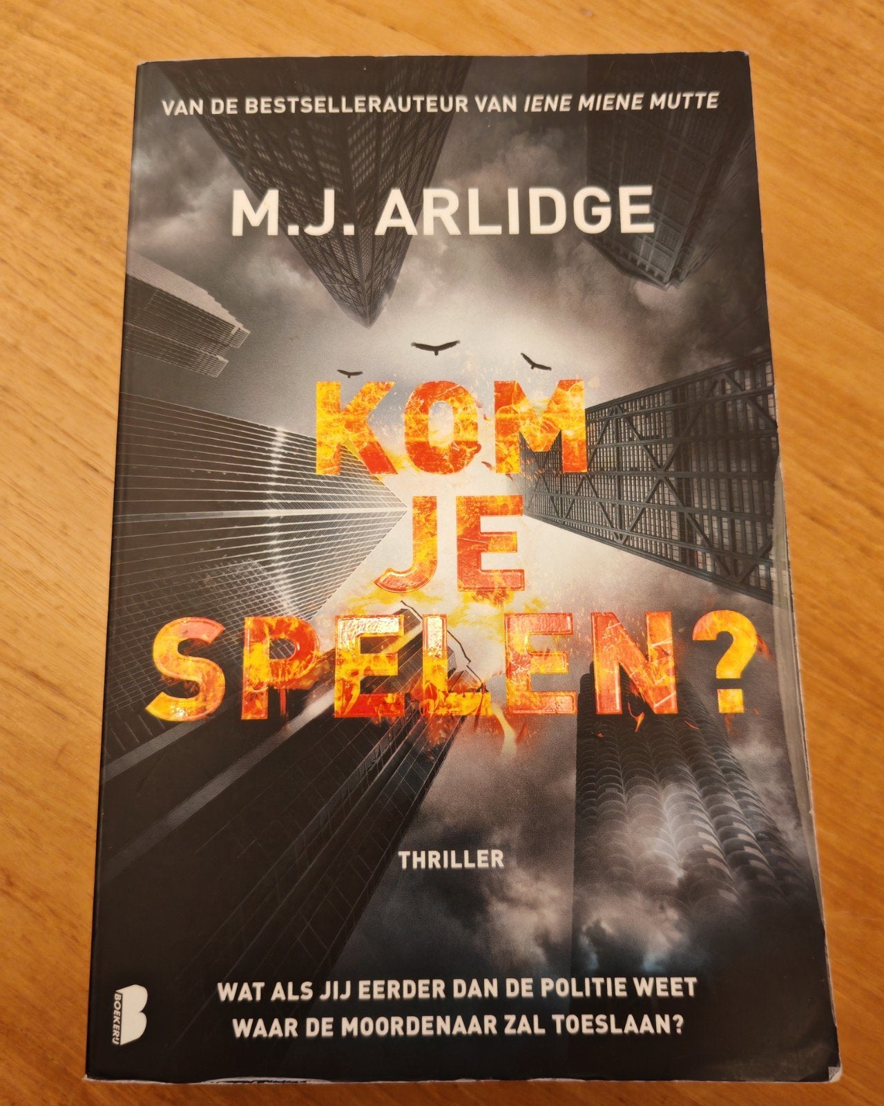Kom je spelen? - M.J. Arlidge (Thriller), Boeken, Ophalen of Verzenden, Zo goed als nieuw, M.J. Arlidge, Europa overig