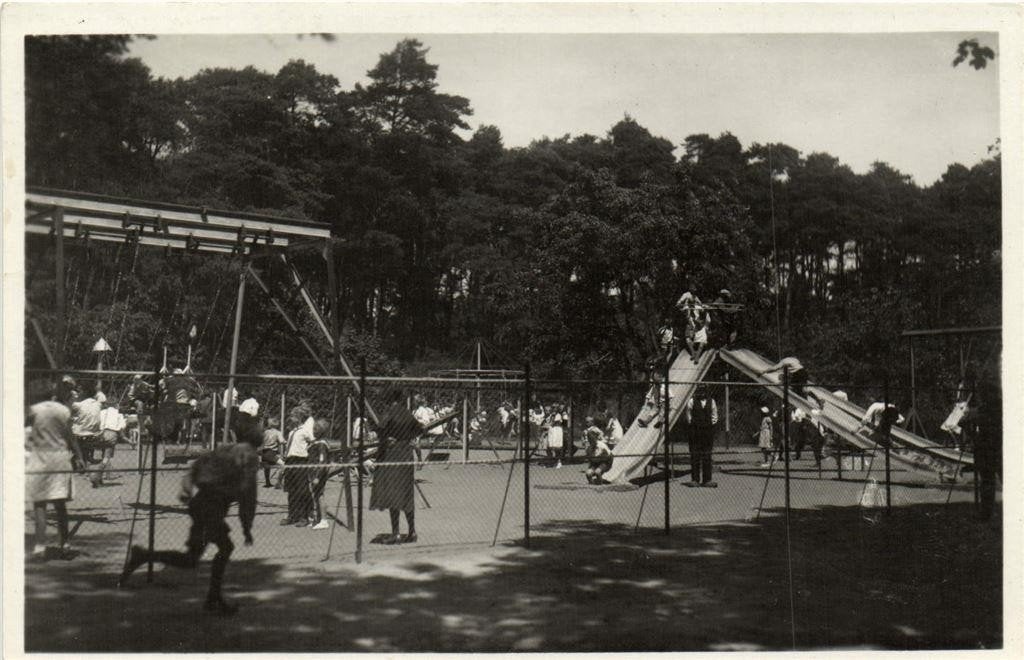 Speeltuin bij De Pyramide van Austerlitz [post Maarn] - gelo, Verzamelen, Ophalen of Verzenden, 1940 tot 1960, Gelopen, Utrecht