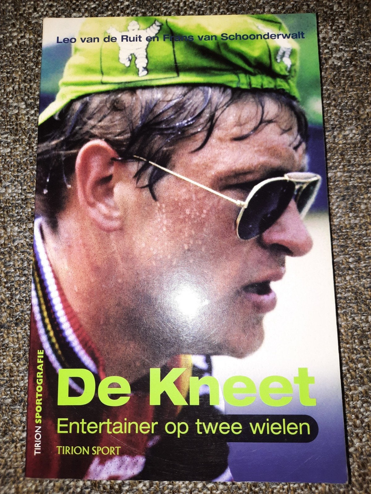 De Kneet: Entertainer op twee wielen - Gerrie Knetemann, Ophalen of Verzenden, Zo goed als nieuw, Leo van de Ruit en Frans van Schoonderwalt