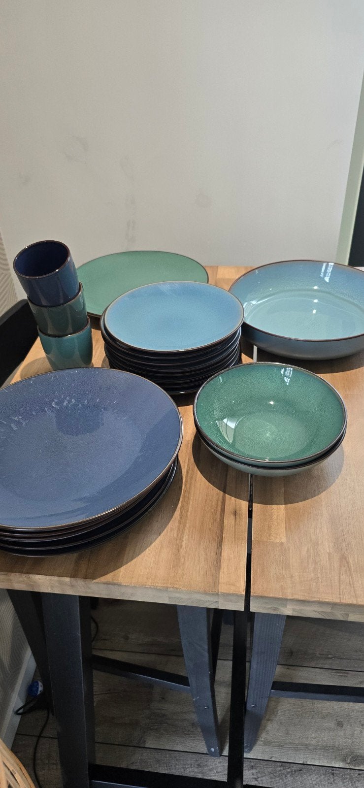 Action Etin servies - Diverse kleuren, Overige merken, Ophalen of Verzenden, Zo goed als nieuw, Overige stijlen