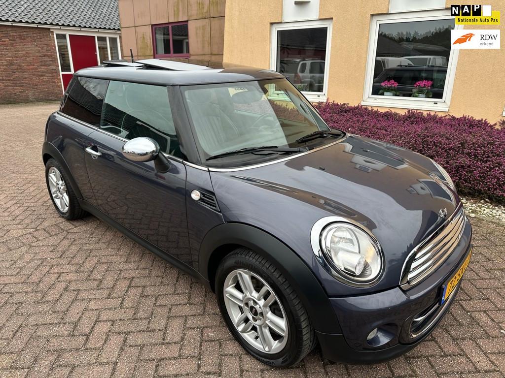 Mini Mini 1.6 Cooper 10 Years II/NAVI/LEER/PANORAM/NAP/NW AP, Voorwielaandrijving, Euro 5, 4 cilinders, 4 stoelen