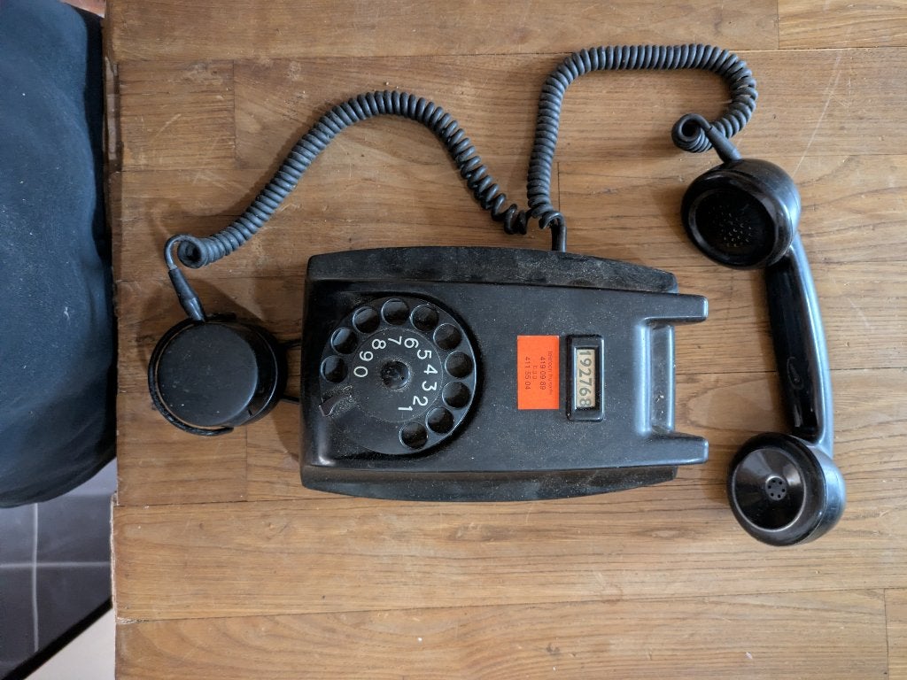 Ericsson bakelieten wand telefoon met extra meeluisterhoorn., Ophalen of Verzenden
