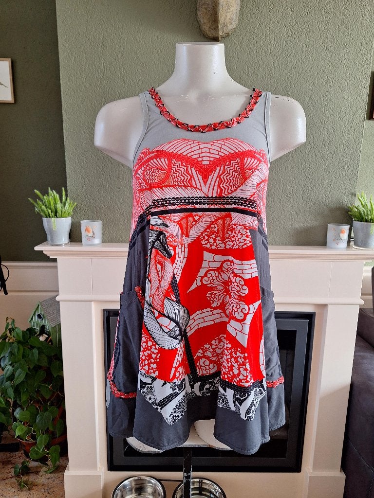 Save the Queen rood grijze top M 38 40, Maat 38/40 (M), Verzenden, Save the Queen, Zo goed als nieuw