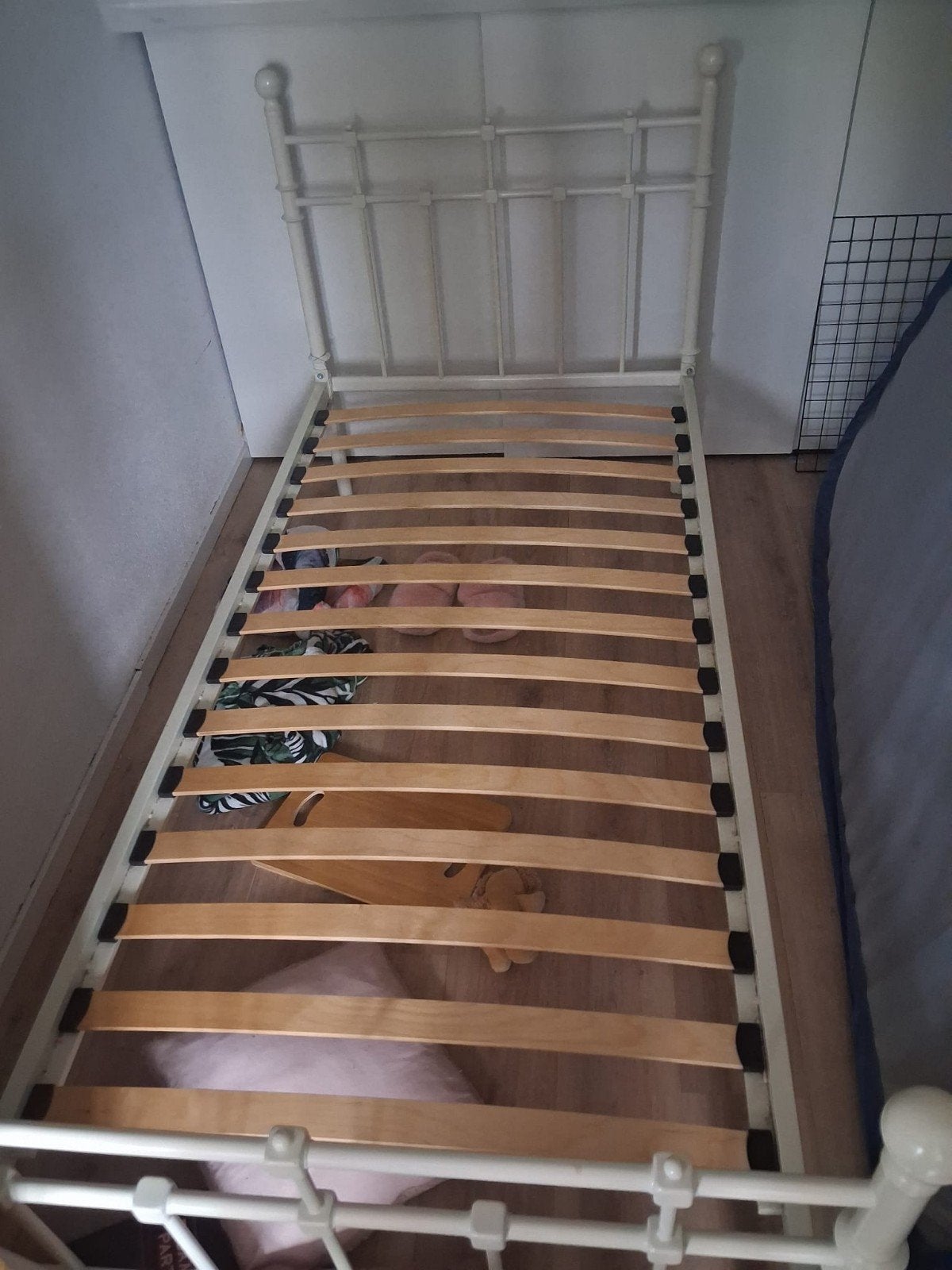 Wit metalen eenpersoonsbed 90x200 met lattenbodem, Ophalen, Gebruikt, 90 cm, Eenpersoons