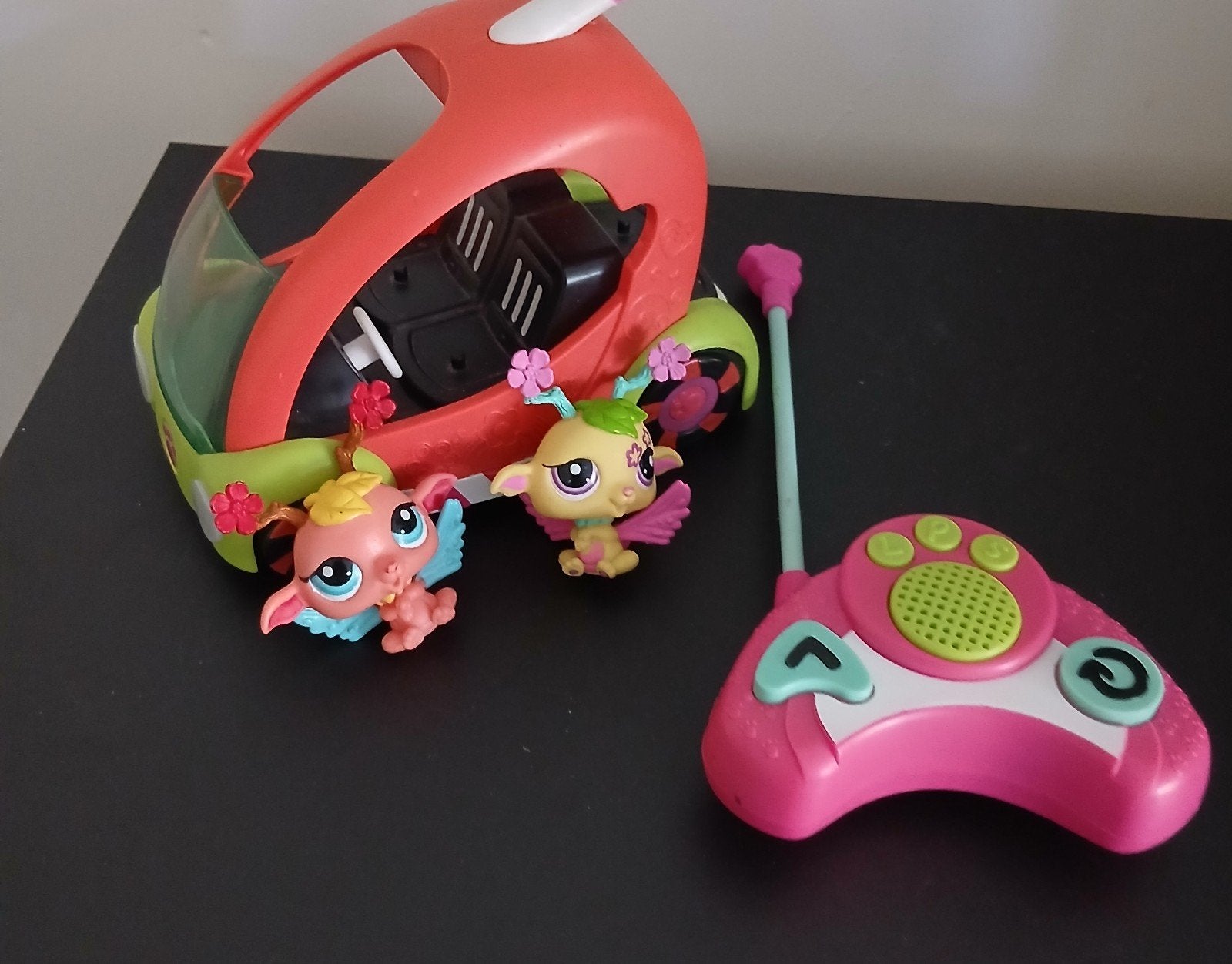 Littlest Pet Shop auto met 2 diertjes en afstandsbediening, Ophalen of Verzenden, Gebruikt, Afstandsbediening
