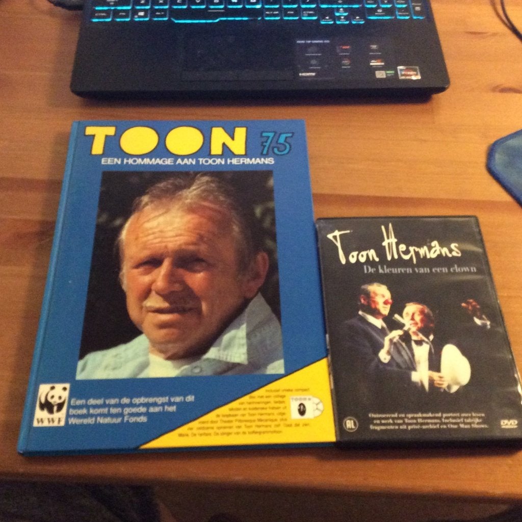 Boek "Toon Hermans 75". plus dvd "de kleuren van een clown", Boeken, Biografieën, Ophalen of Verzenden, Gelezen, Film, Tv en Media
