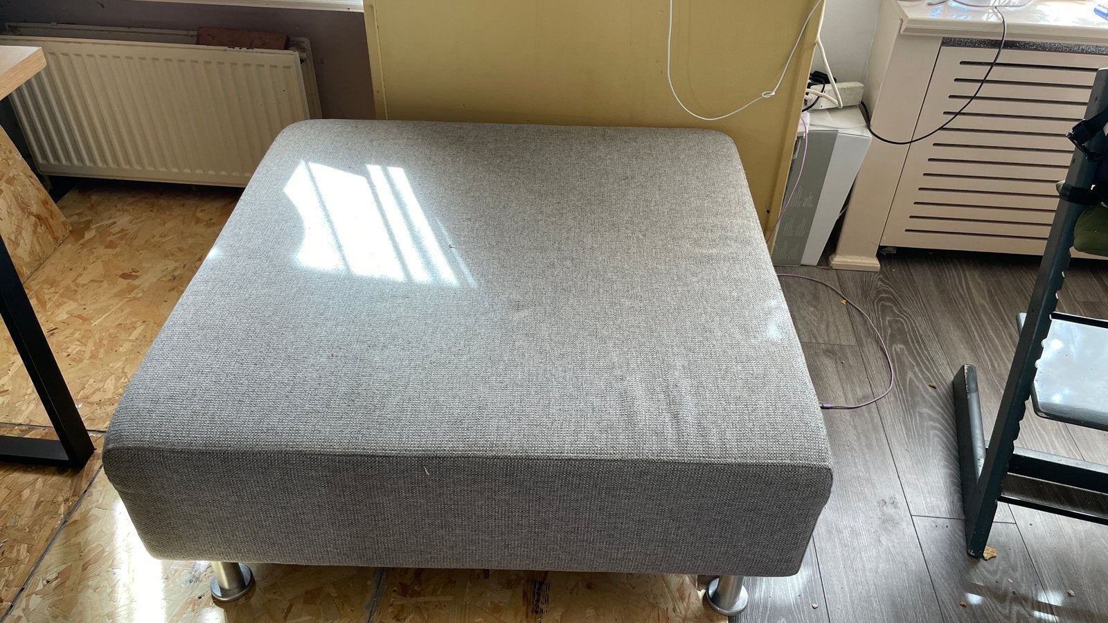 Grijze hocker T.E.A.B, Ophalen, 75 tot 100 cm, Zo goed als nieuw, 75 tot 100 cm