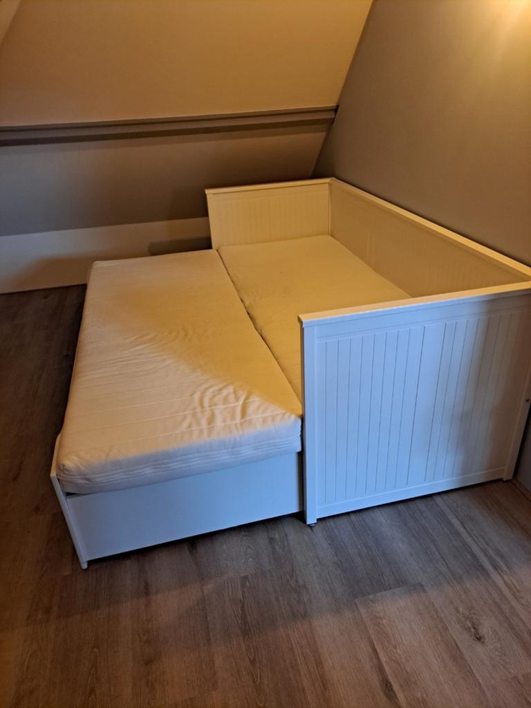 Ikea Hemnes uitschuifbed 2x 80x200 cm, wit, met matrassen, Huis en Inrichting, Slaapkamer | Bedden, Ophalen, Wit, Tweepersoons