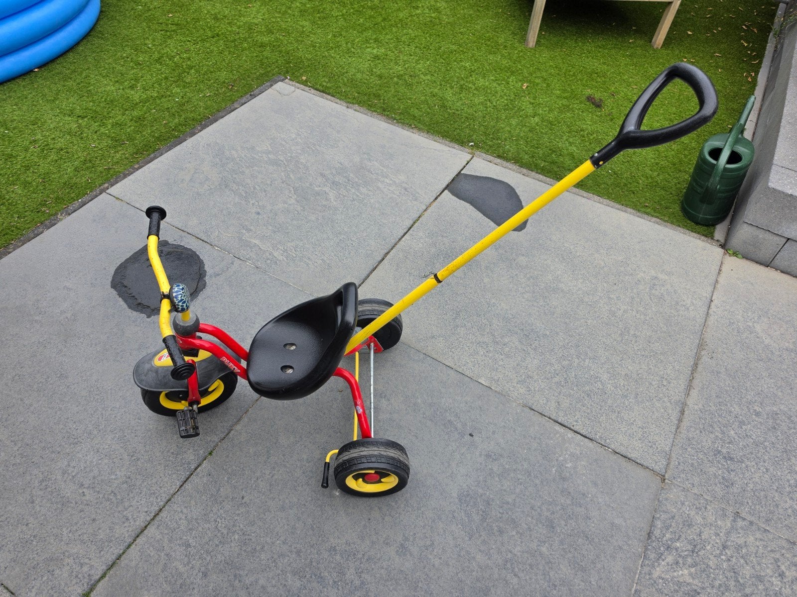 Puky driewieler met duwstang - rood/geel, Kinderen en Baby's, Speelgoed | Buiten | Voertuigen en Loopfietsen, Ophalen, Gebruikt