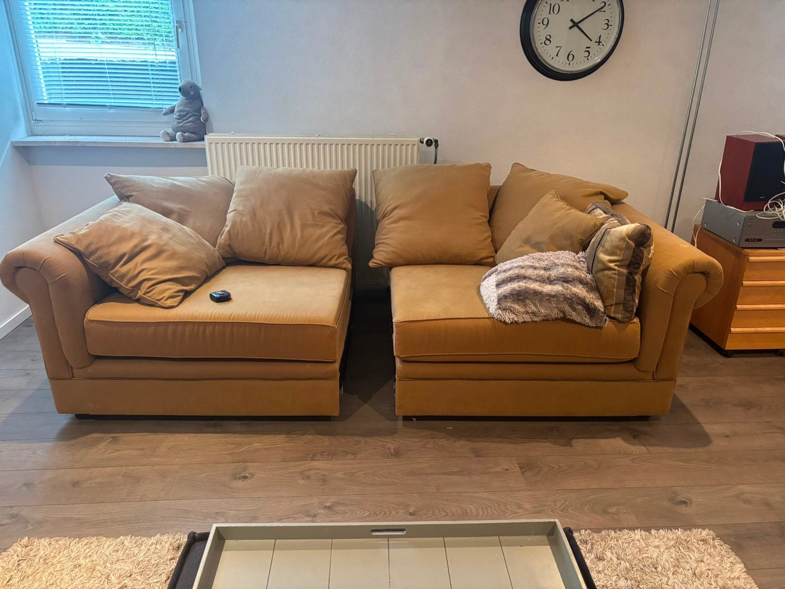 Comfortabele 3-zitsbank in okergeel, Gebruikt, Driepersoons, 75 tot 100 cm, Ophalen of Verzenden