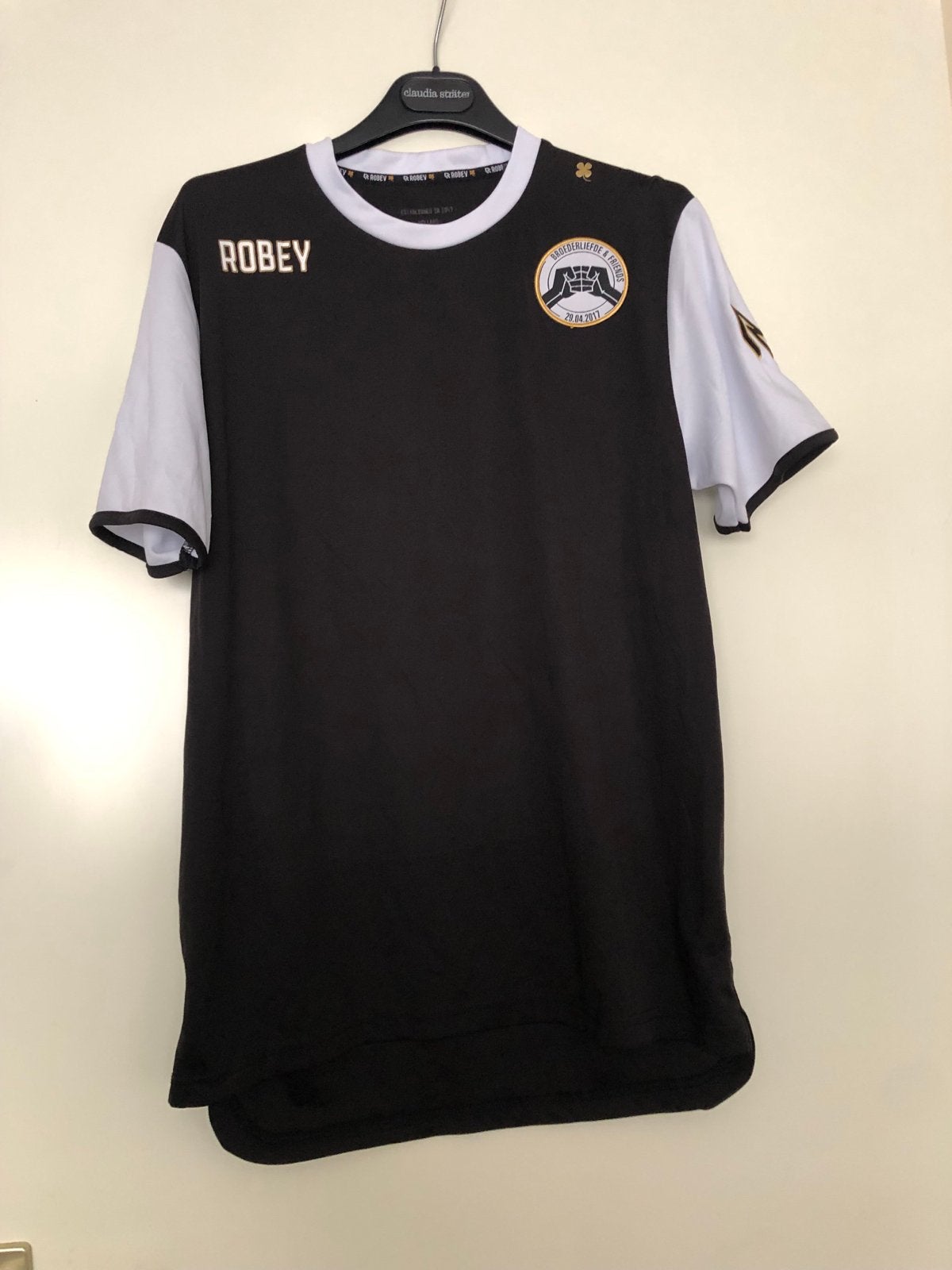 Robey Broederliefde & Friends Voetbalshirt Maat M, Ophalen of Verzenden, Zo goed als nieuw, Maat 48/50 (M), Zwart