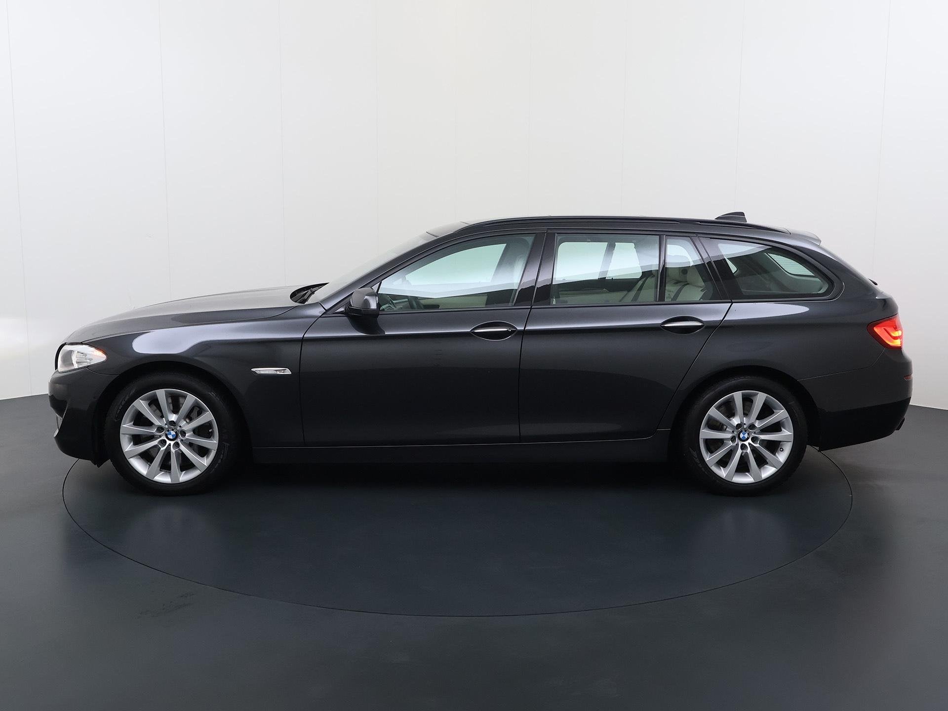 BMW 5-serie Touring 550i High Executive Panoramadak | HUD |, Automaat, Euro 5, Achterwielaandrijving, Gebruikt