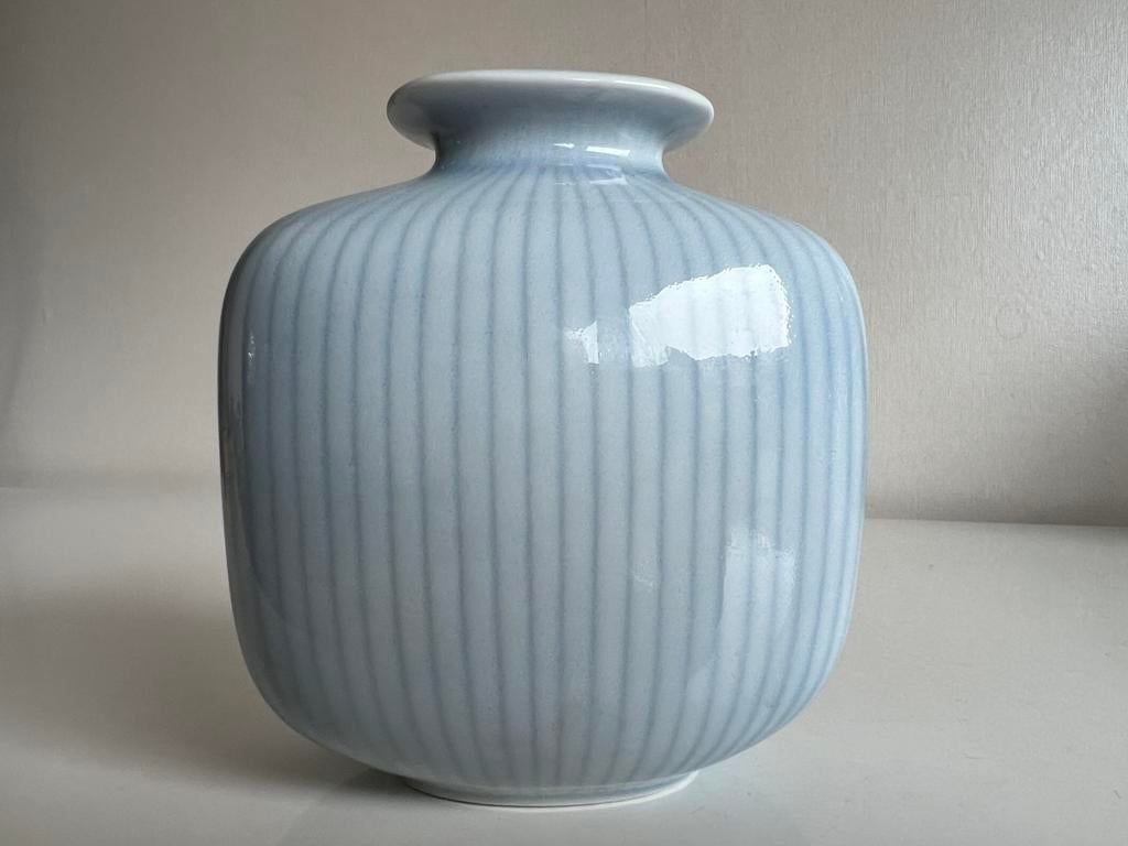 Vintage Rörstrand Pastelblauw Gestreept Vaasje Gunnar Nylund, Ophalen of Verzenden